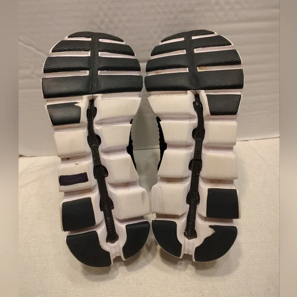 On Cloud Helion, Women #9 US , Running Shoes - Picture 2 of 10